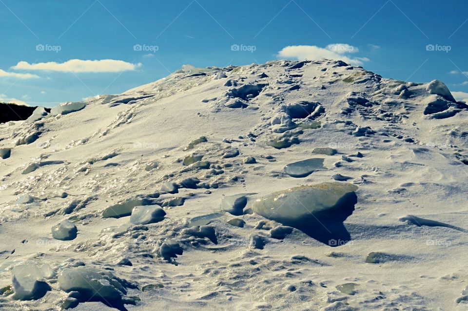 Frozen waves of the Great Lake