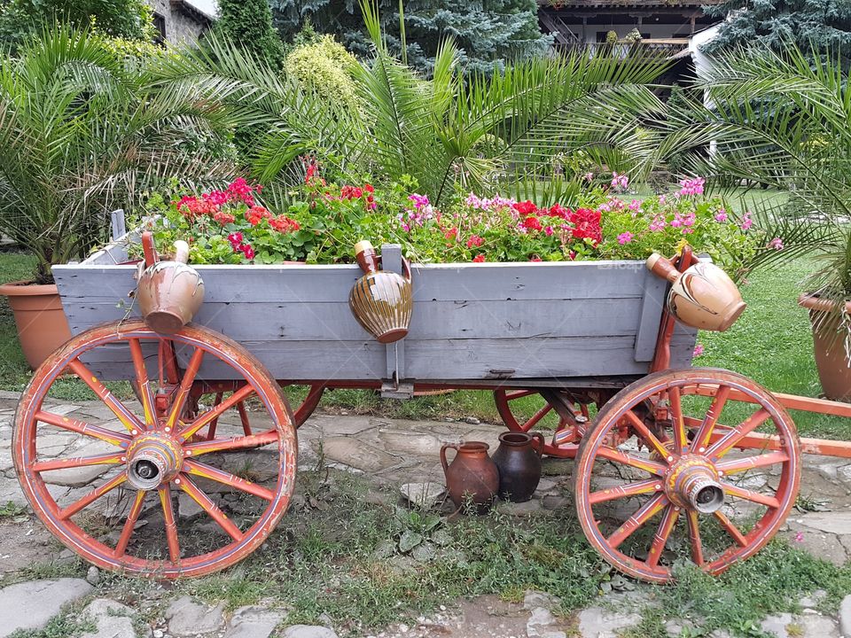primitive art wagon. Bulgaria folk art