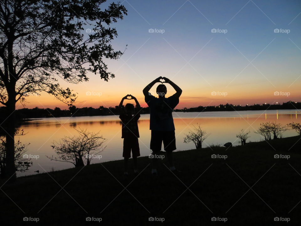 Silhouette children 