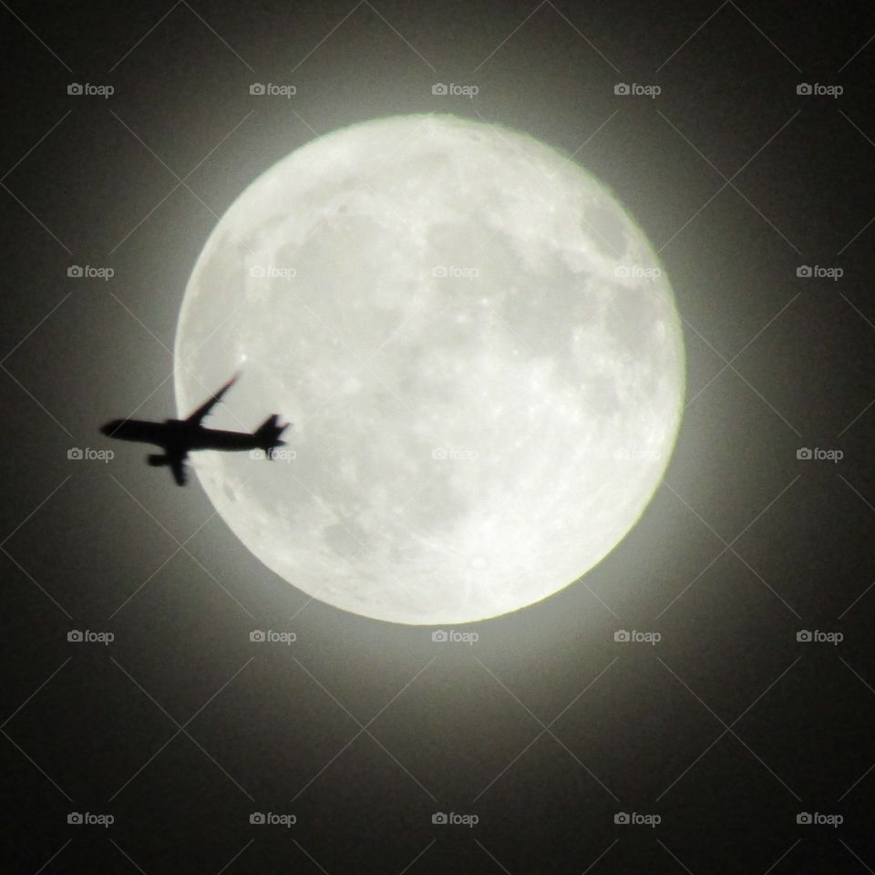 Flight to the moon
