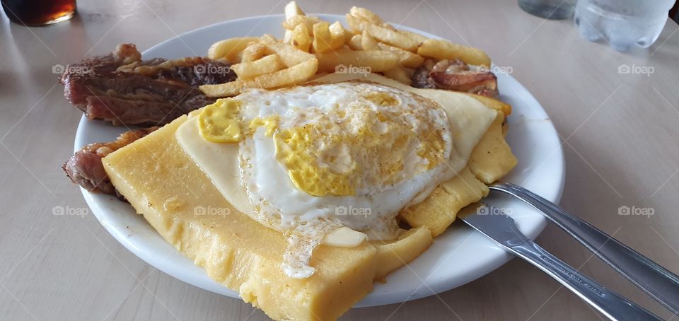 chuleta com polenta na chapa Tibagi Paraná Brasil