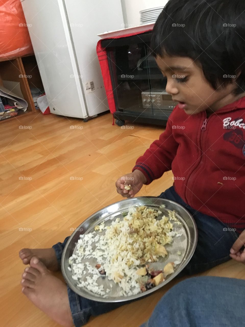 Child eating by his own hands