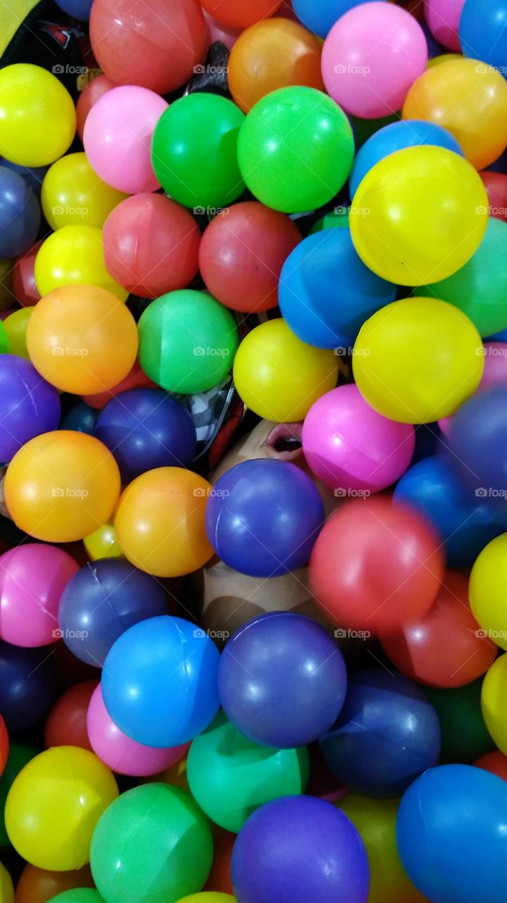 Learn color, learn and play with colored balls
