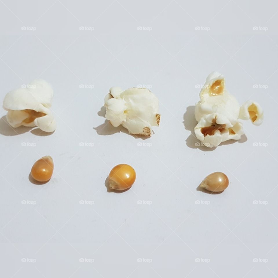 It's amazing how a corn kernel expand and puffs up when heated and becomes popcorn 🍿