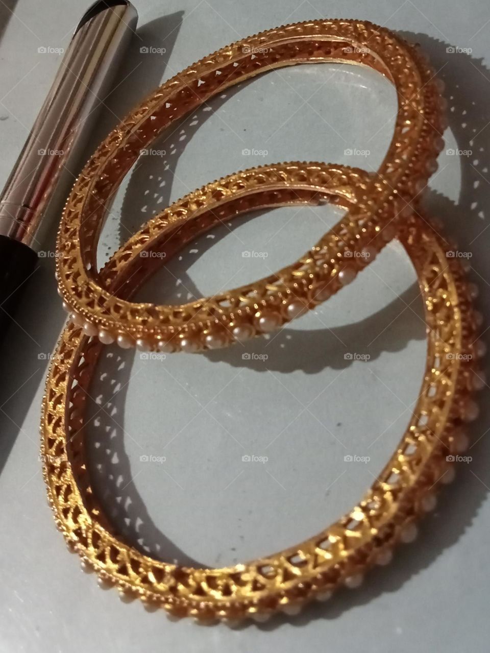 Awesome bangles is in very beautiful design.