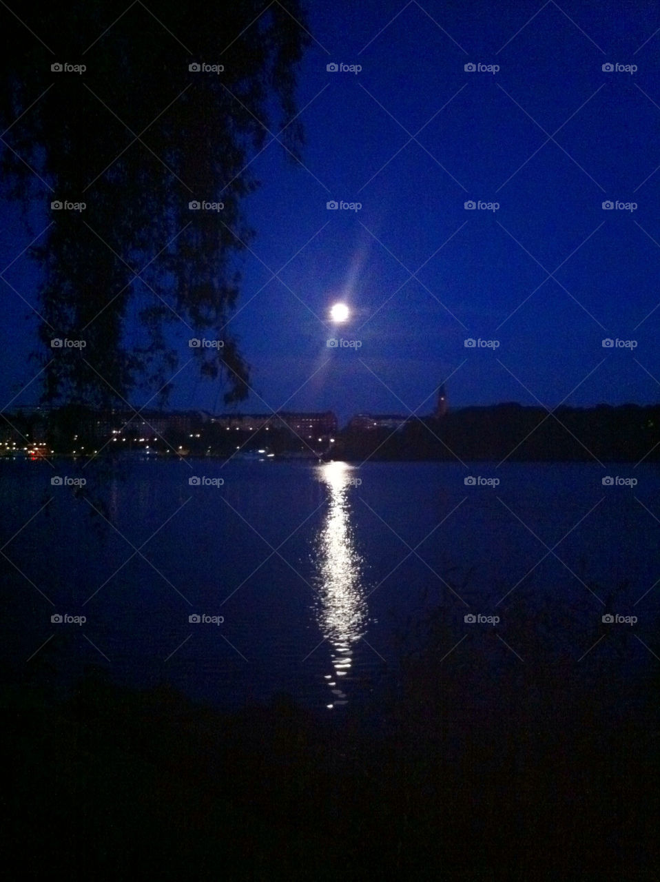 water night kungsholmen moon by bergenstrahle