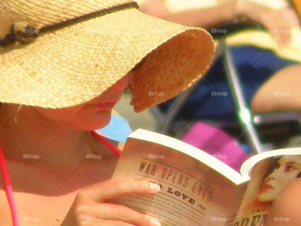 Read in Sun. Hilton Head Island, South Carolina