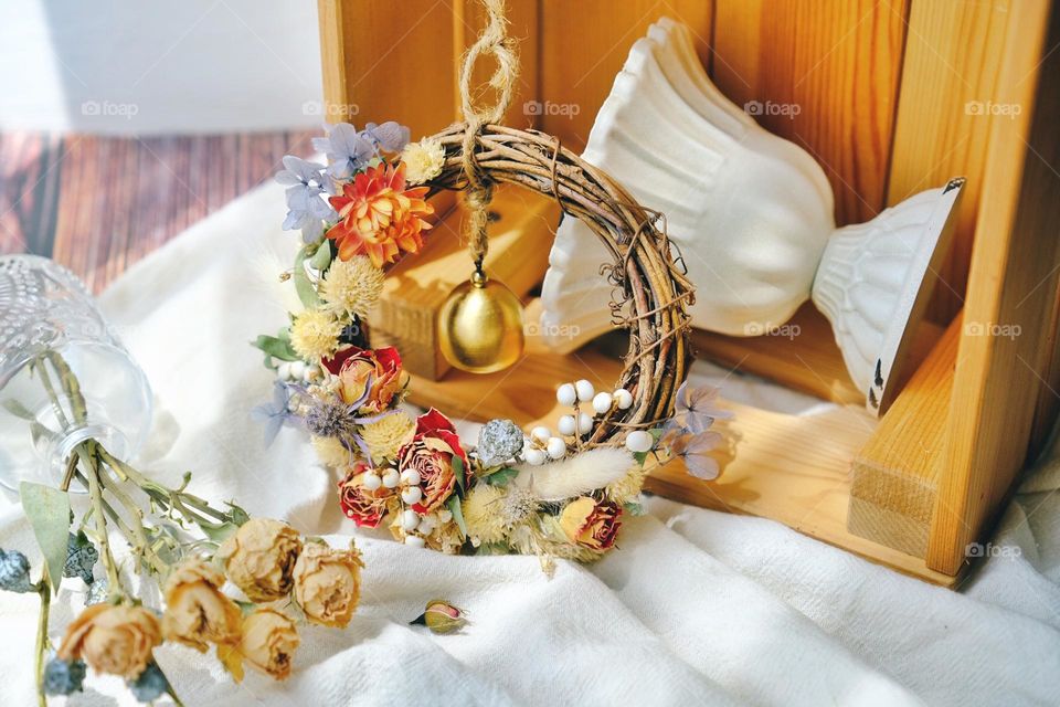 DIY wreath with dry flowers 