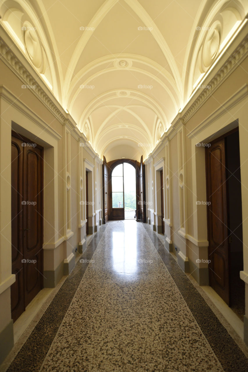 Indoor photo of a historic hallway with enlighted ceiling.