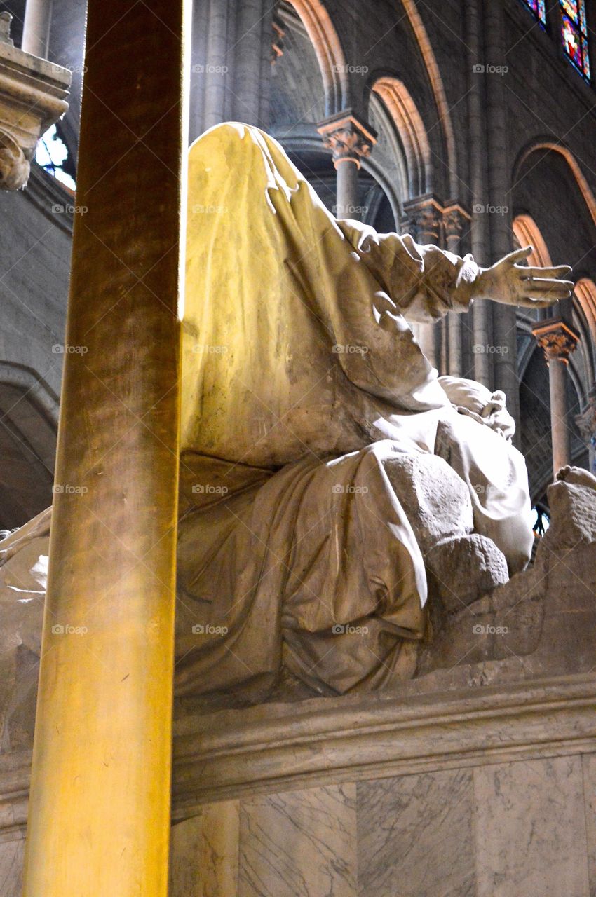 Statue in Notre Dame 