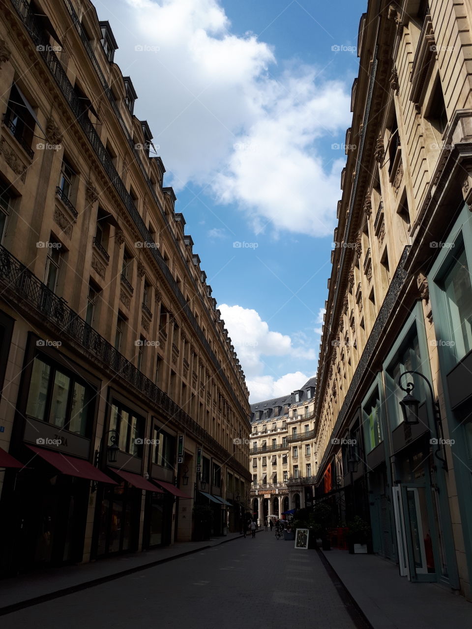 Narrow street in Paris