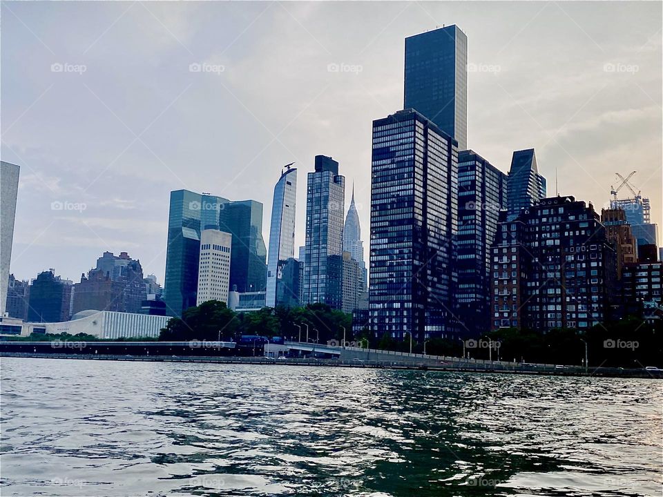 This is a view of the „Upper East Side“ of „Manhattan“ encountered while we were on the maiden voyage of our new „23 O‘Day“ sailboat from „Mamaroneck“ to „Newtown Creek“ in LIC, Queens. 2023. Hypnotic Productions