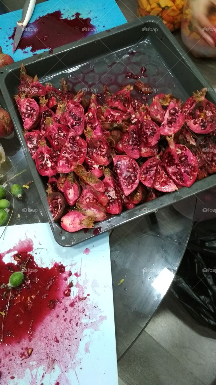 много красок граната