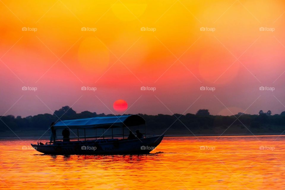 Sunrise #lovelyviewofnature #sunrisemorningeffect #amasingclick #khasivaranasiganges 