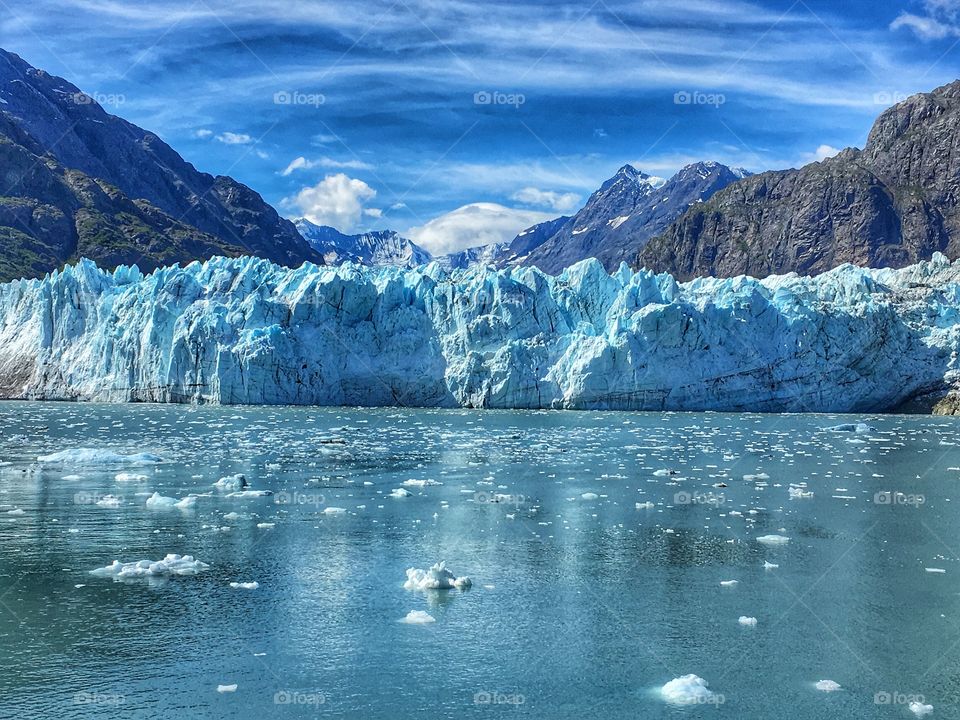 Mendenhal Glacier in Alaska from a boat