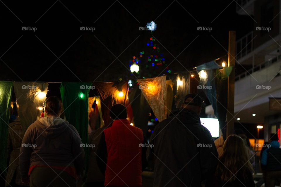 Moonlight Market in my small town is an annual pre- Christmas event on or around a full moon. It’s always an event full of twinkling lights, costumes, fun food and activities and the town centres large fir tree alit in its glorious Christmas colours!