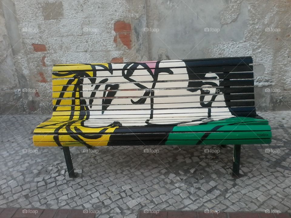 Street seat. I was crossing the street and I see this amazing street seat!