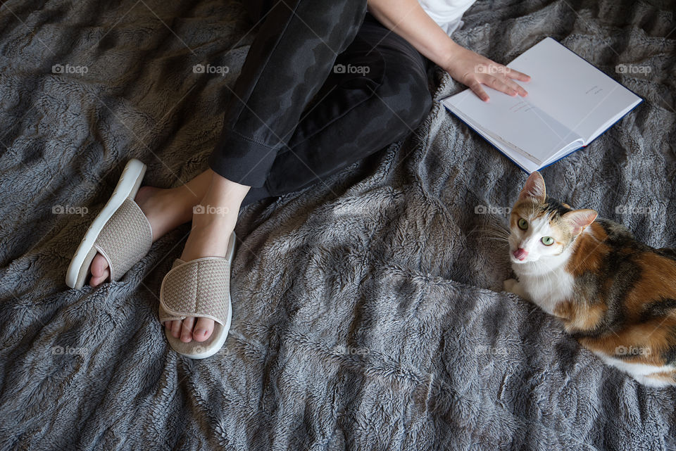 Reading a book with Isotoner