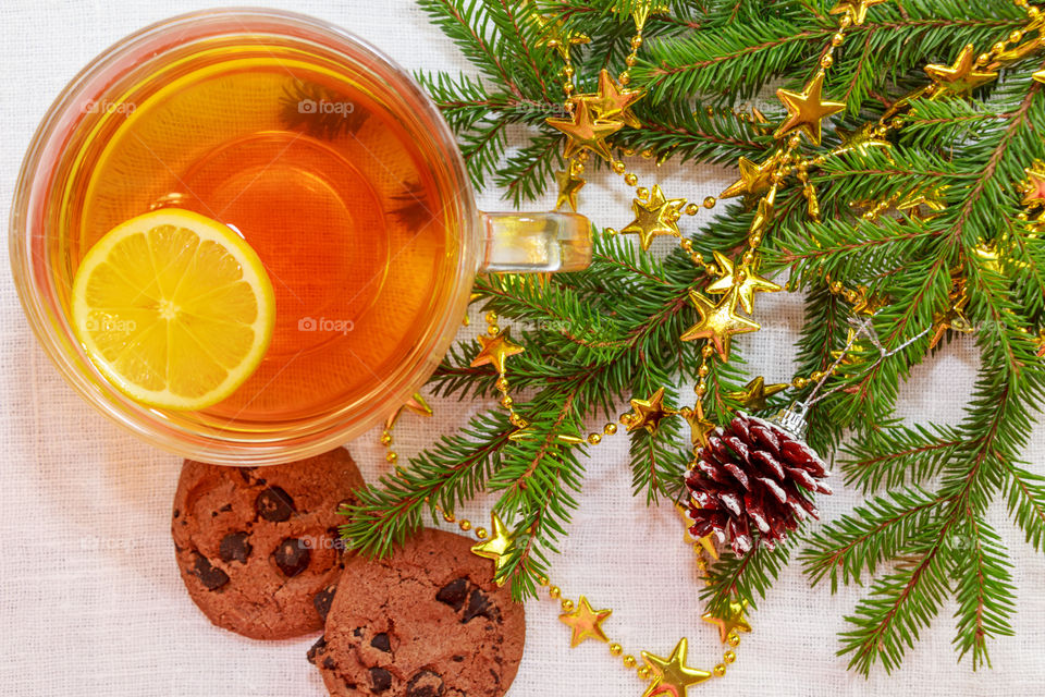 Lemon tea with cookies