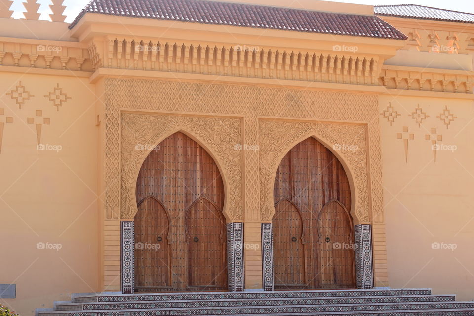 Arabic door with an amazing sculpture.