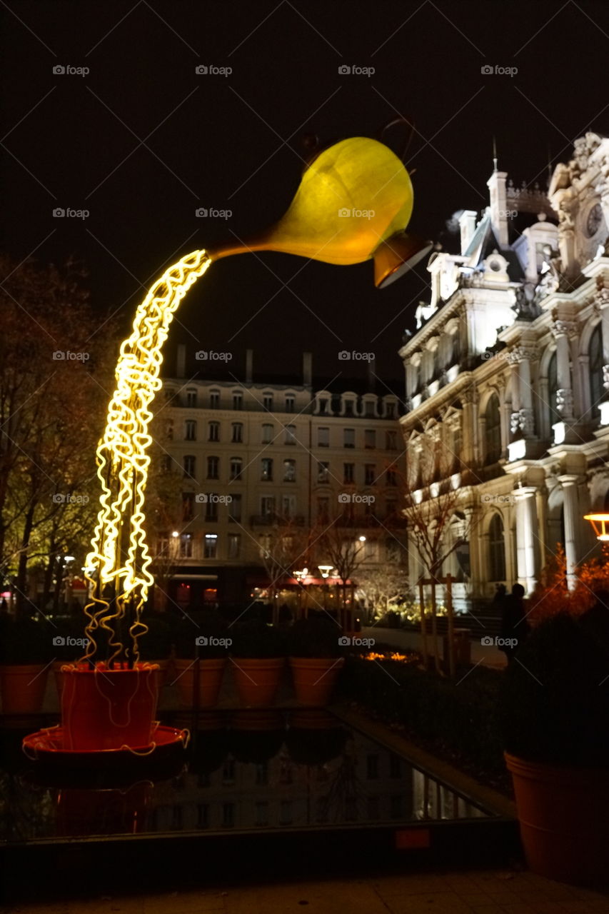Fête des Lumières Lyon 2014. Génie, que fais-tu ? Lampe d'Aladin lumineuse.