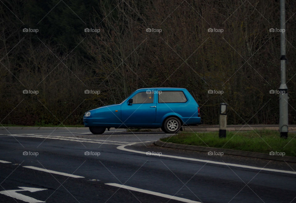 Blue three wheels car!!