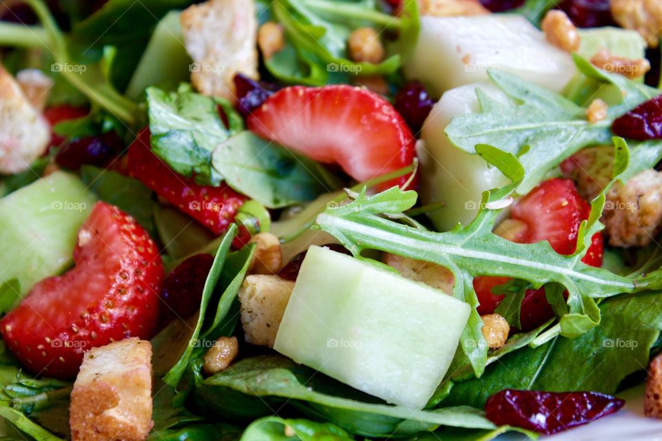 Strawberry spinach salad