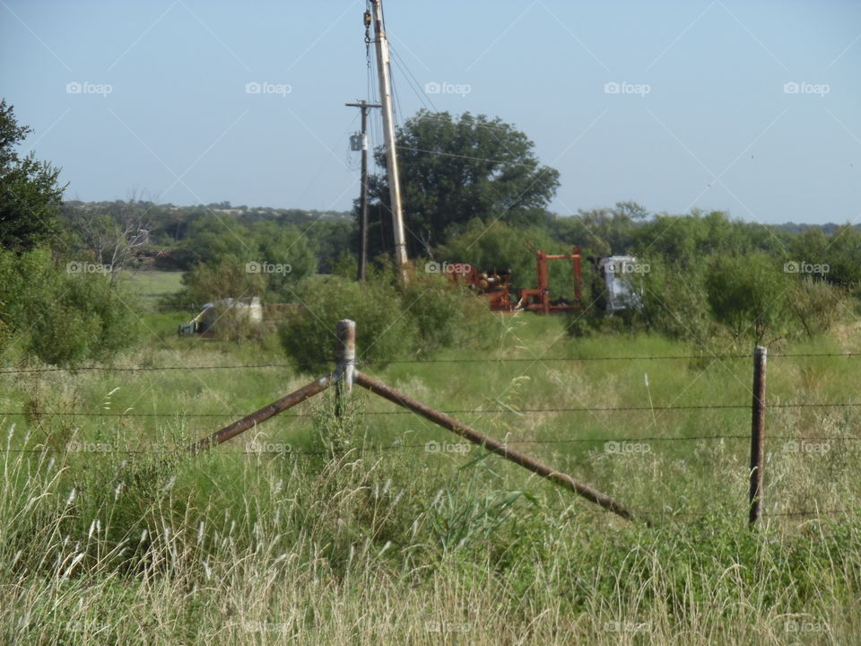 work over rig. This is a picture of a old Texas work over rig used to pump oil and gas out of the ground. 👣 🚶 🏃 🔥 💨