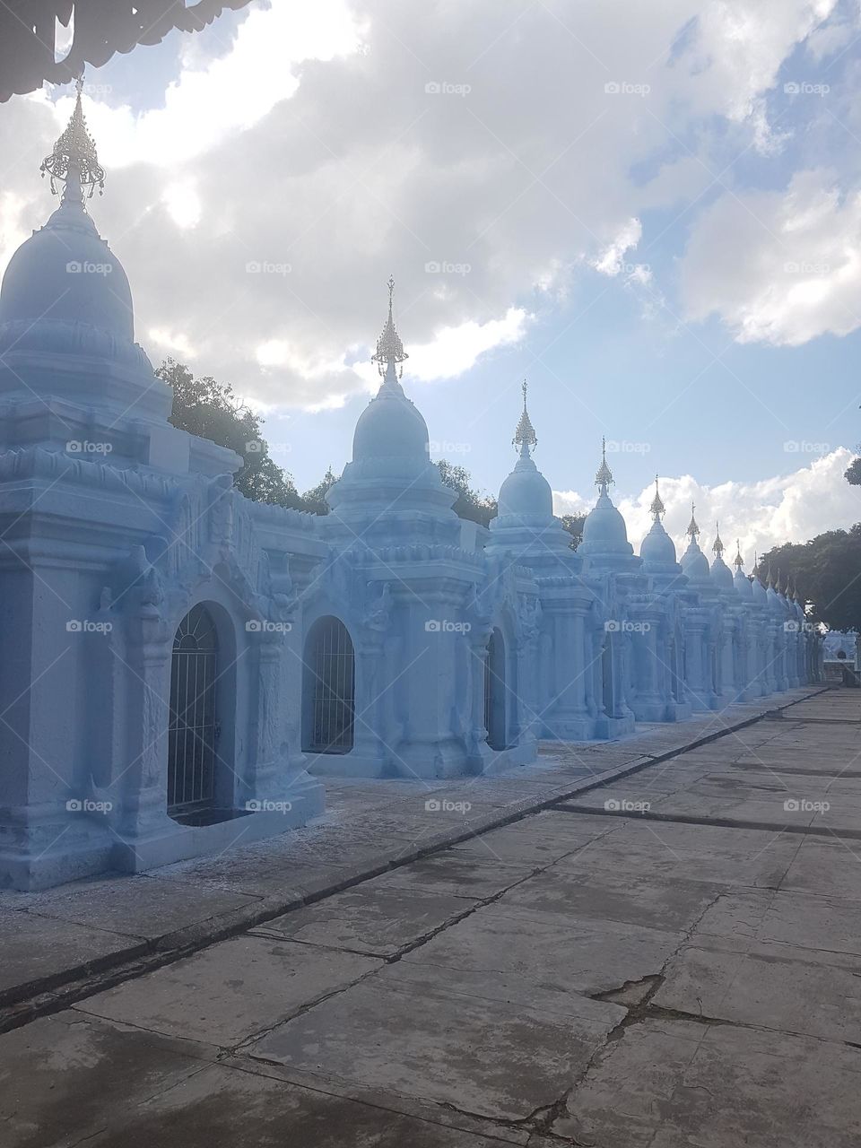 Making merit in Mandalay