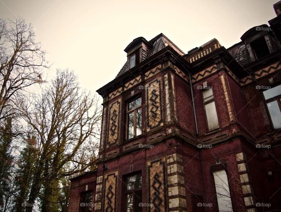 Abandoned manor 