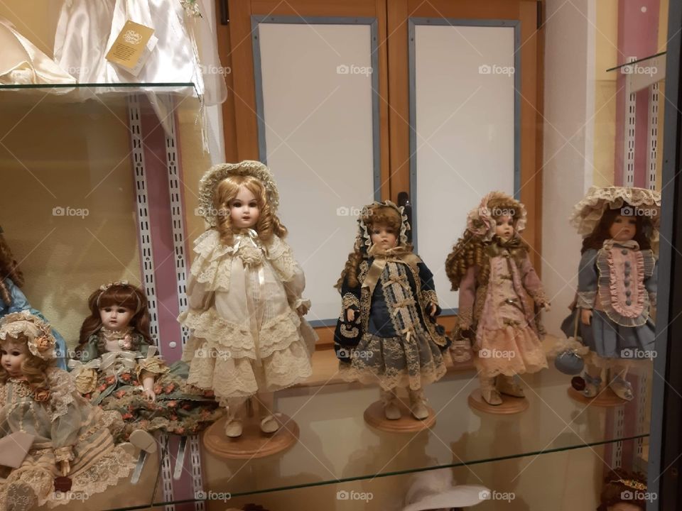 The magic world of dolls