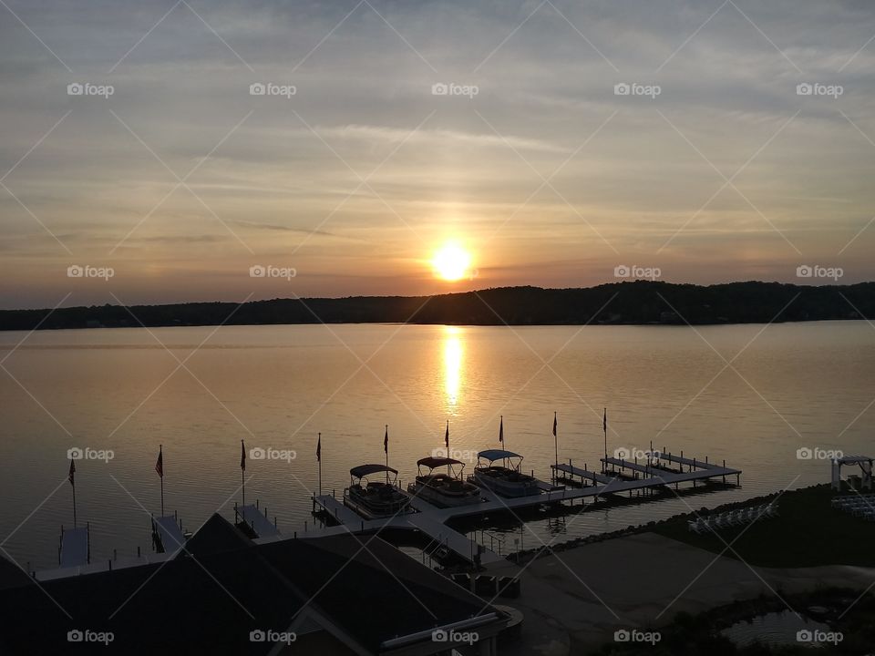 Nice sunrise appearing at Gun Lake, Michigan 🏖😊❤