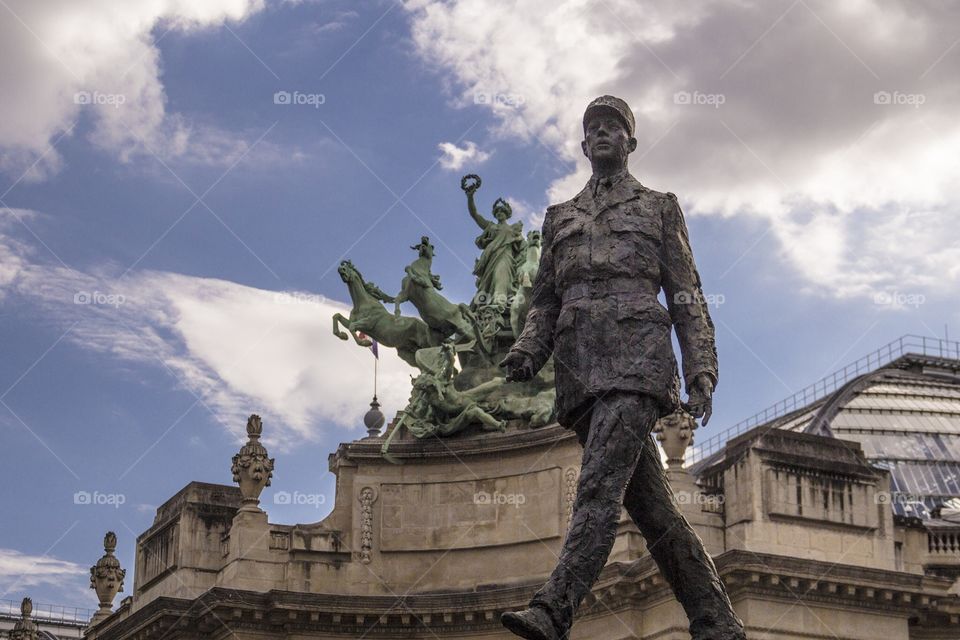 De Gaulle Paris Statue