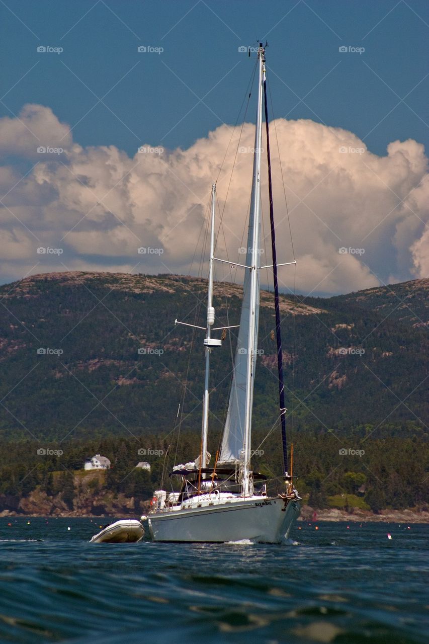 Sailing on the Maine coast