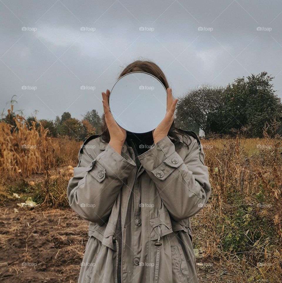 Portrait of a girl with a mirror