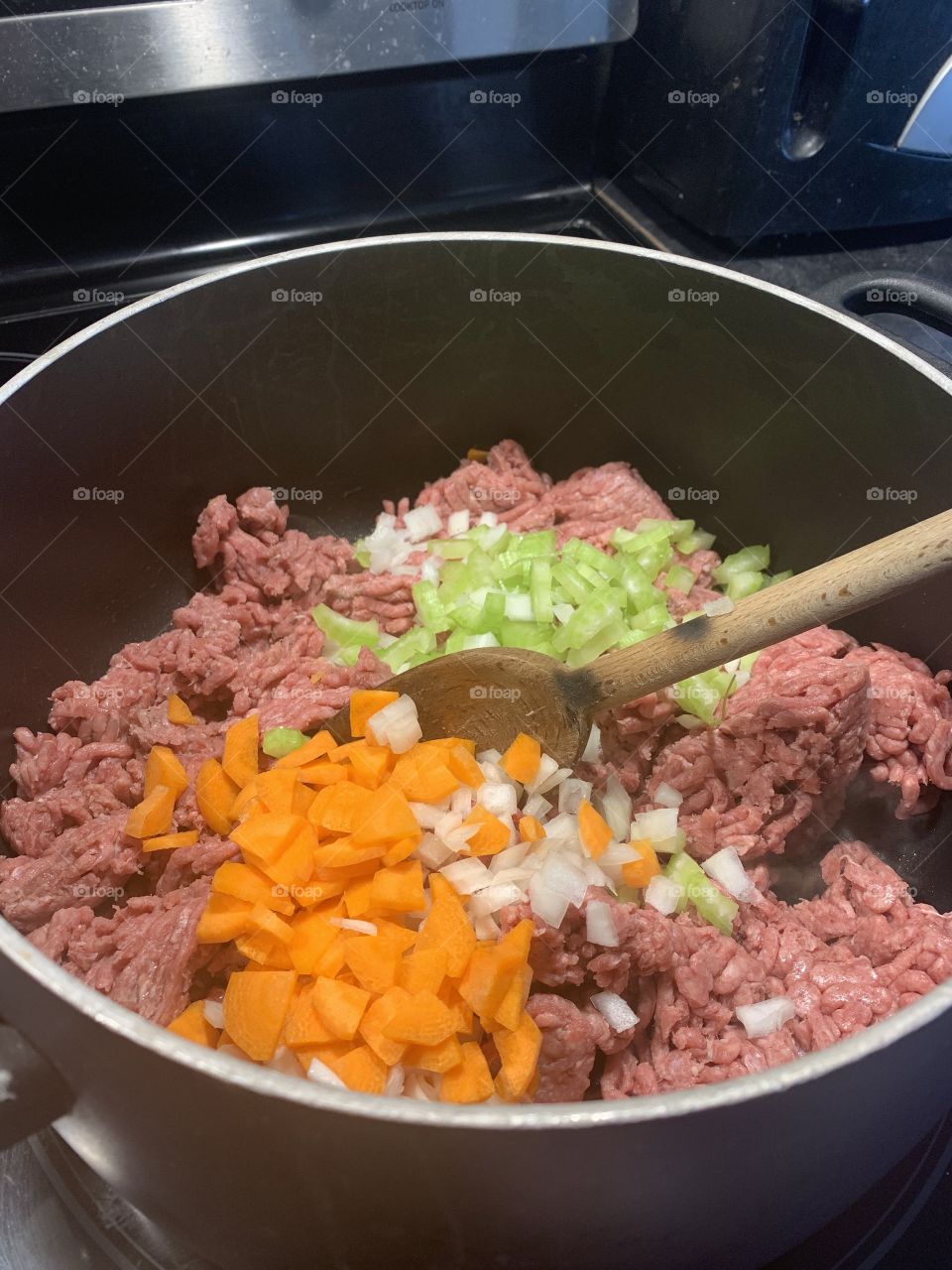 Cooking spaghetti sauce 