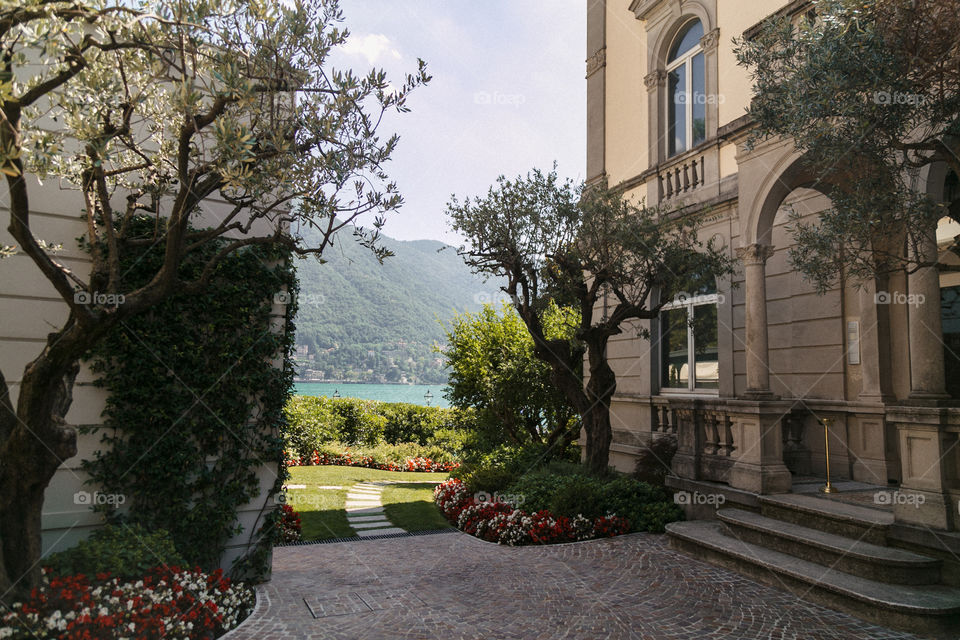 Lago Como no norte da Itália é um lugar lindo para se conhecer na Europa, com paisagens incríveis!