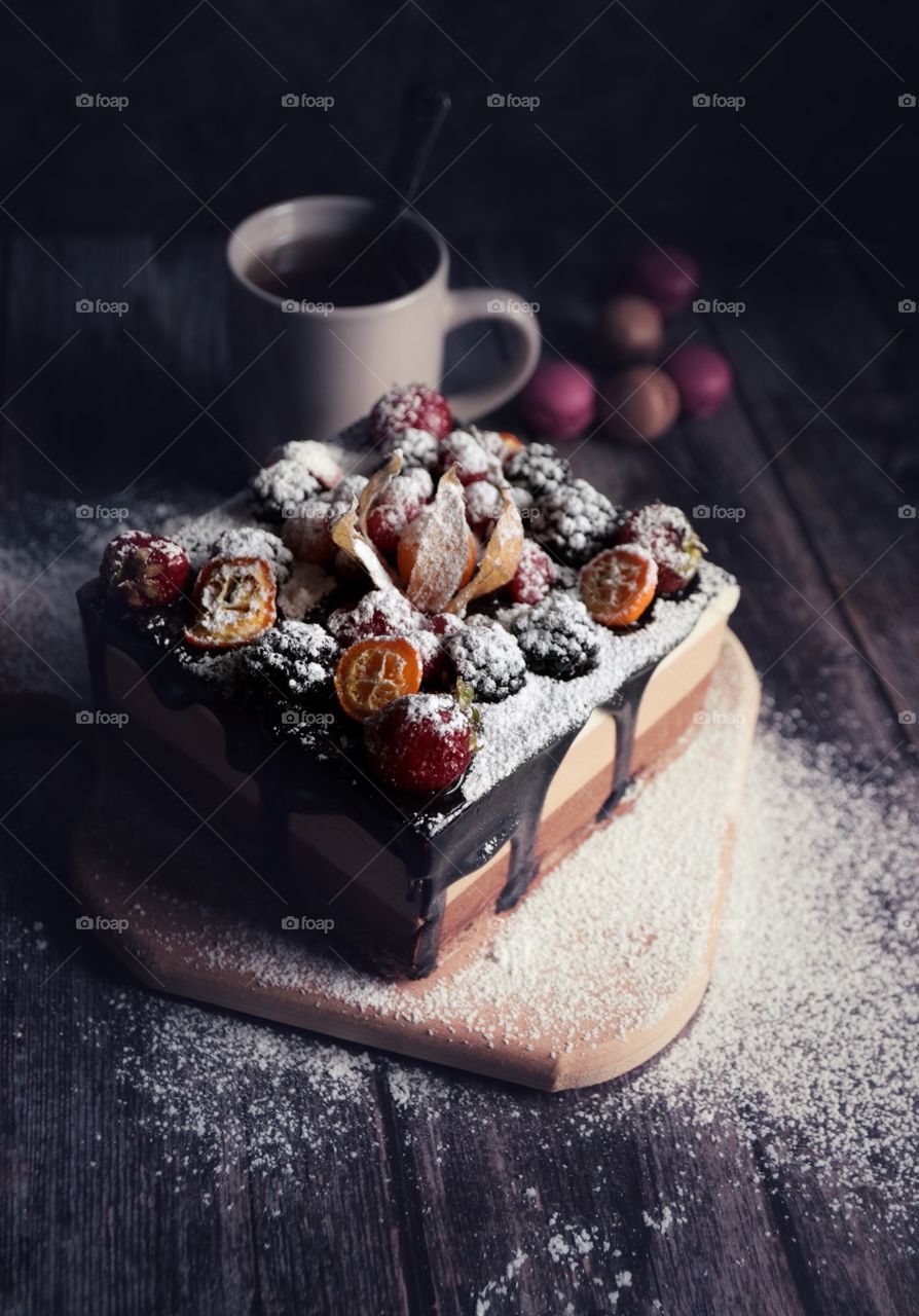 Chocolate cake with berries