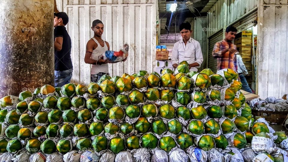 Mumbai Market Papayas