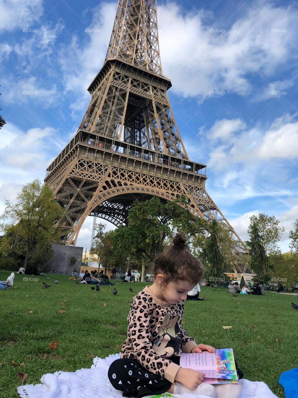 Reading time in the eiffel tower