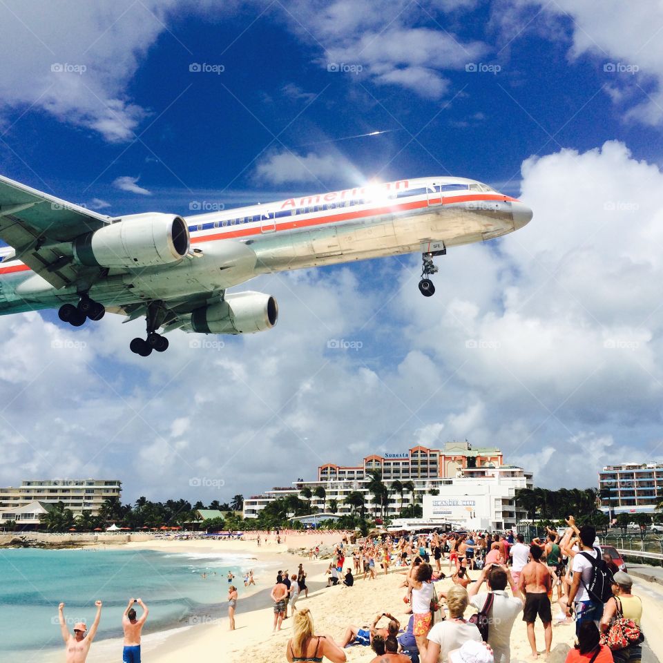 Maho Beach. American Airlines landing on the very popular Sint Maarten island! 