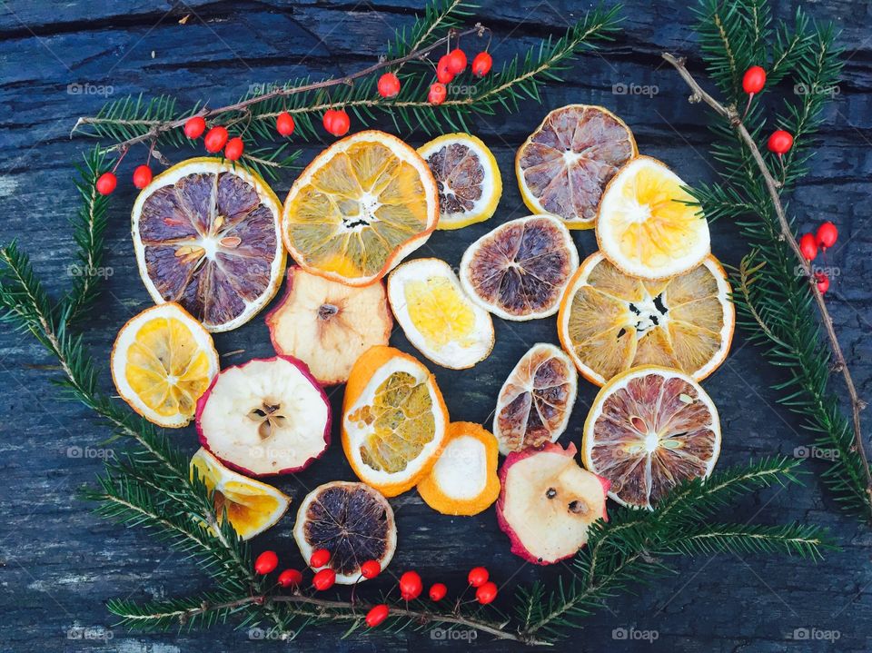 Christmas spirit:Dried oranges,dried apples and cinnamon 
