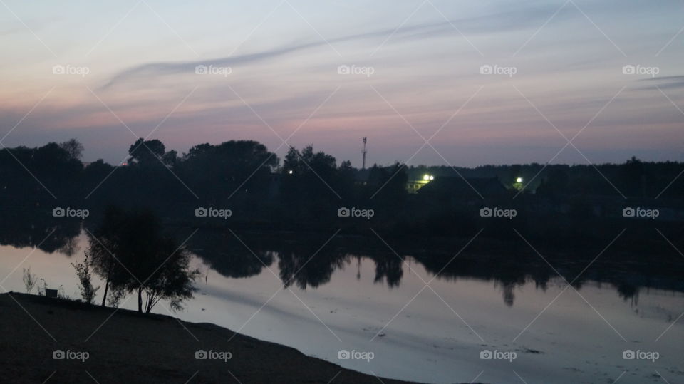 Летний вечер у водоёма