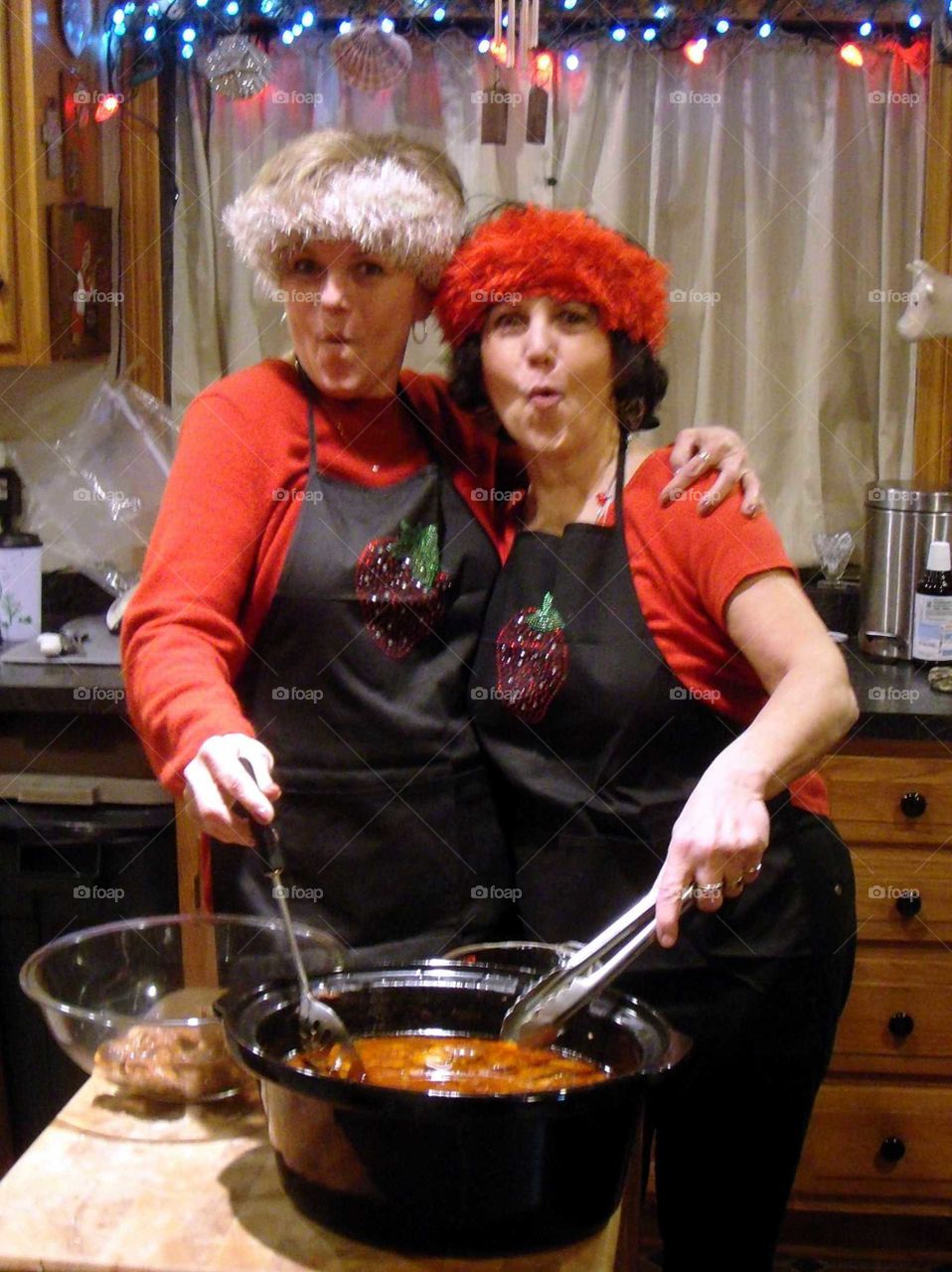 Portrait of two women's preparing food