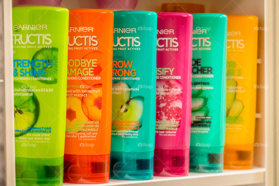 Colorful, playful and powerful garnier hair conditioners