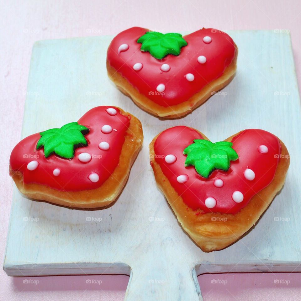Strawberry Donuts 🍩