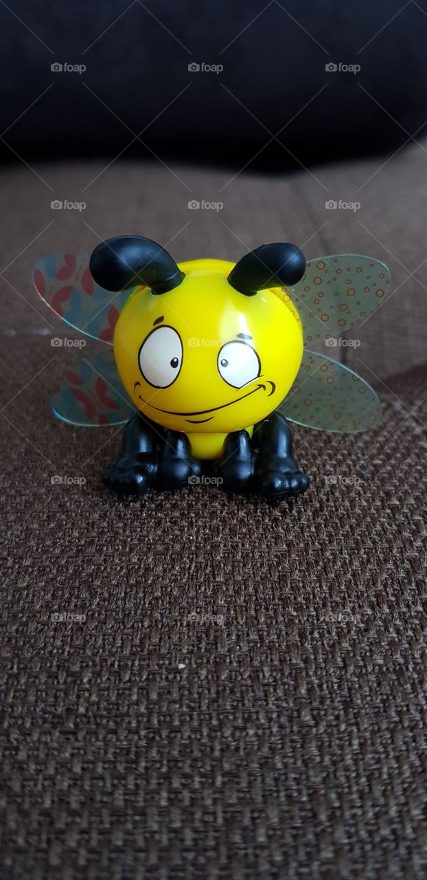 Bee kinder toy