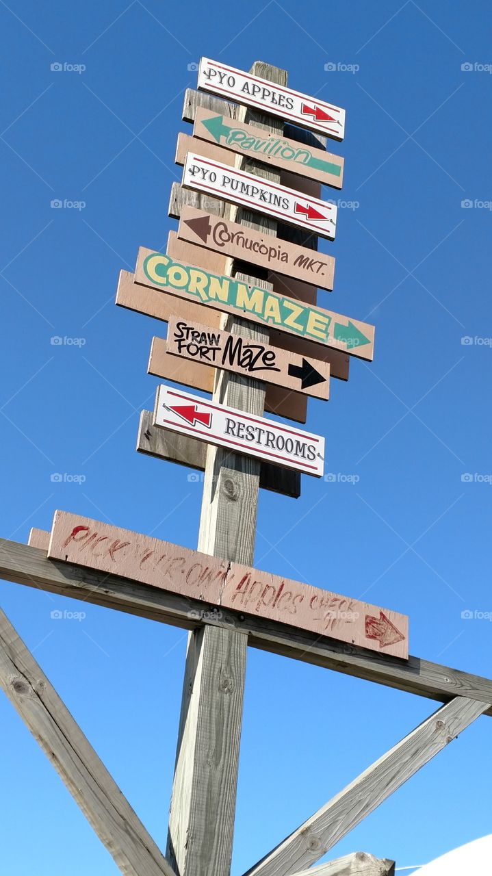 Orchard Farm Signpost