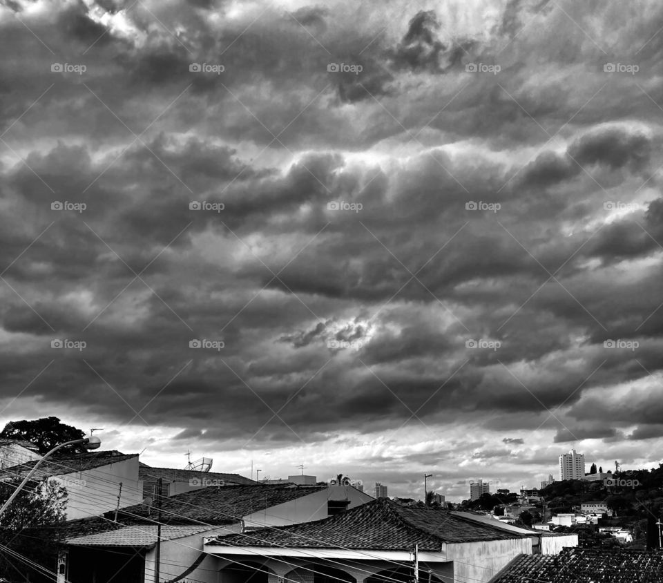 Não sei o motivo, mas acho que a chuva está chegando…
Seriam essas nuvens?
📸
#FOTOGRAFIAéNOSSOhobby
#paisagem #inspiracion #clouds #mobgrafia