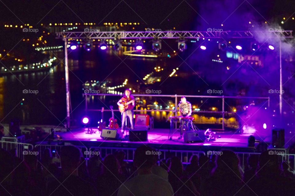 Live music playing in porto 